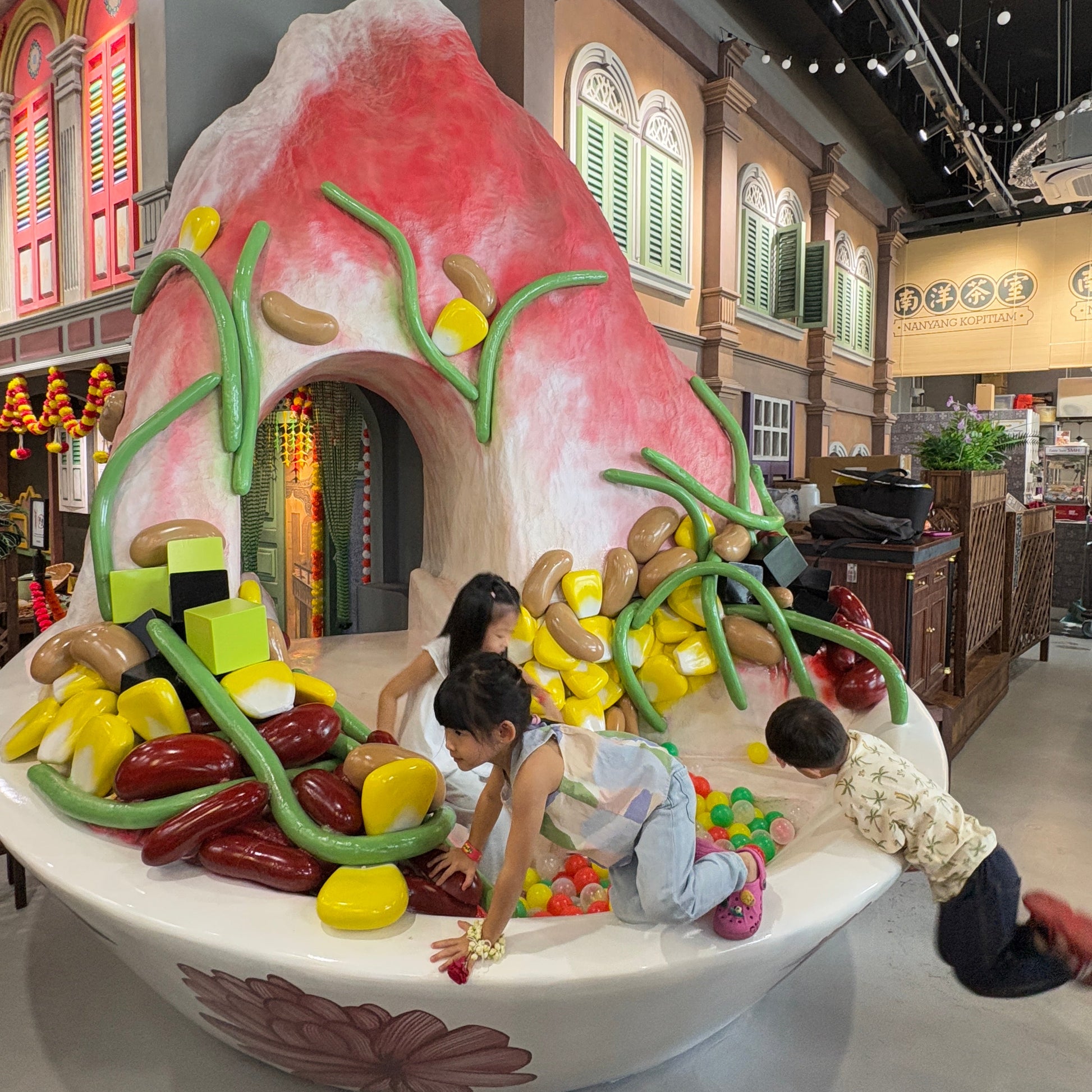 Family Culinary Adventure: Singapore’s Hawker Culture & Food Heritage