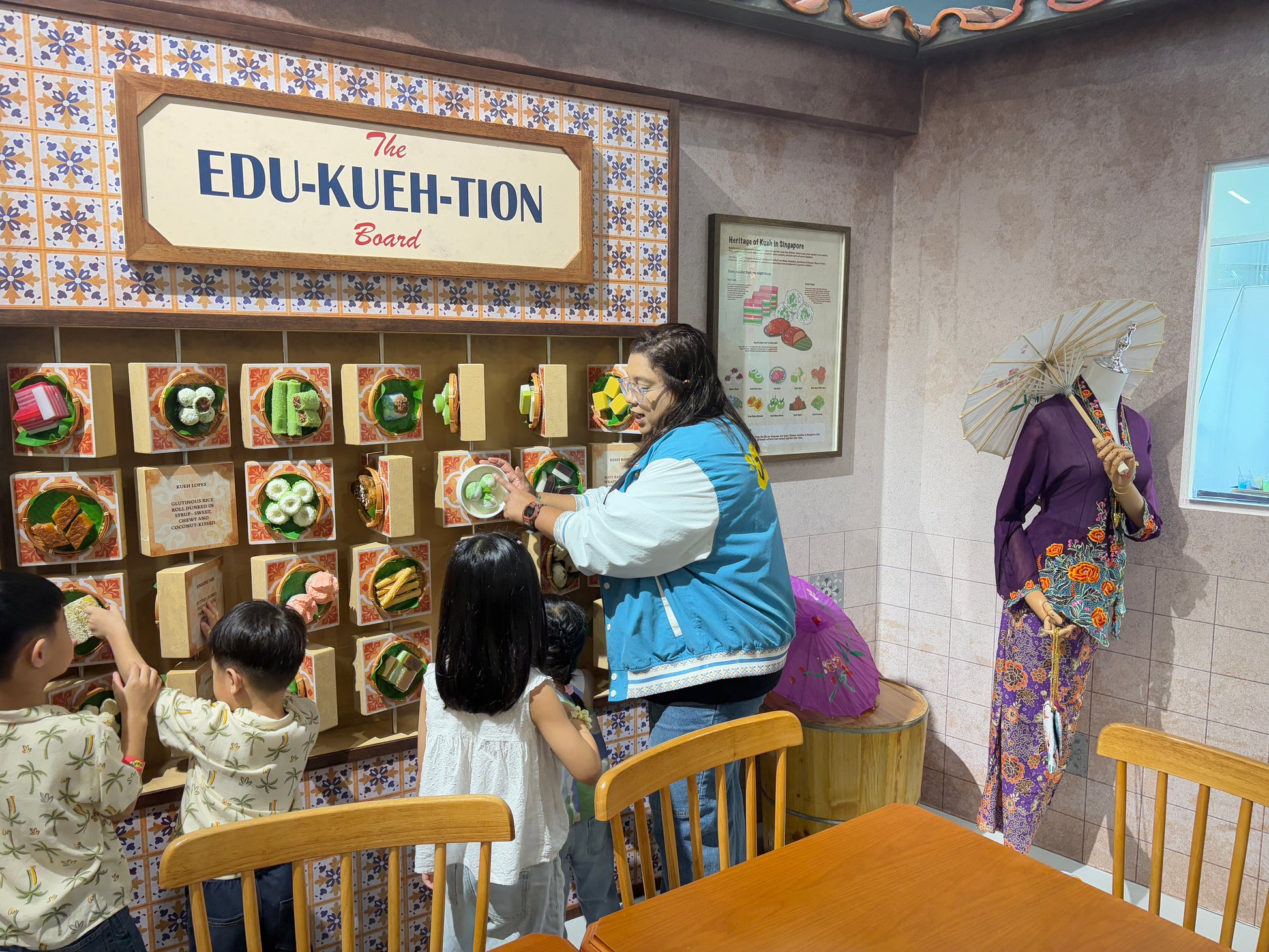 Family Culinary Adventure: Singapore’s Hawker Culture & Food Heritage