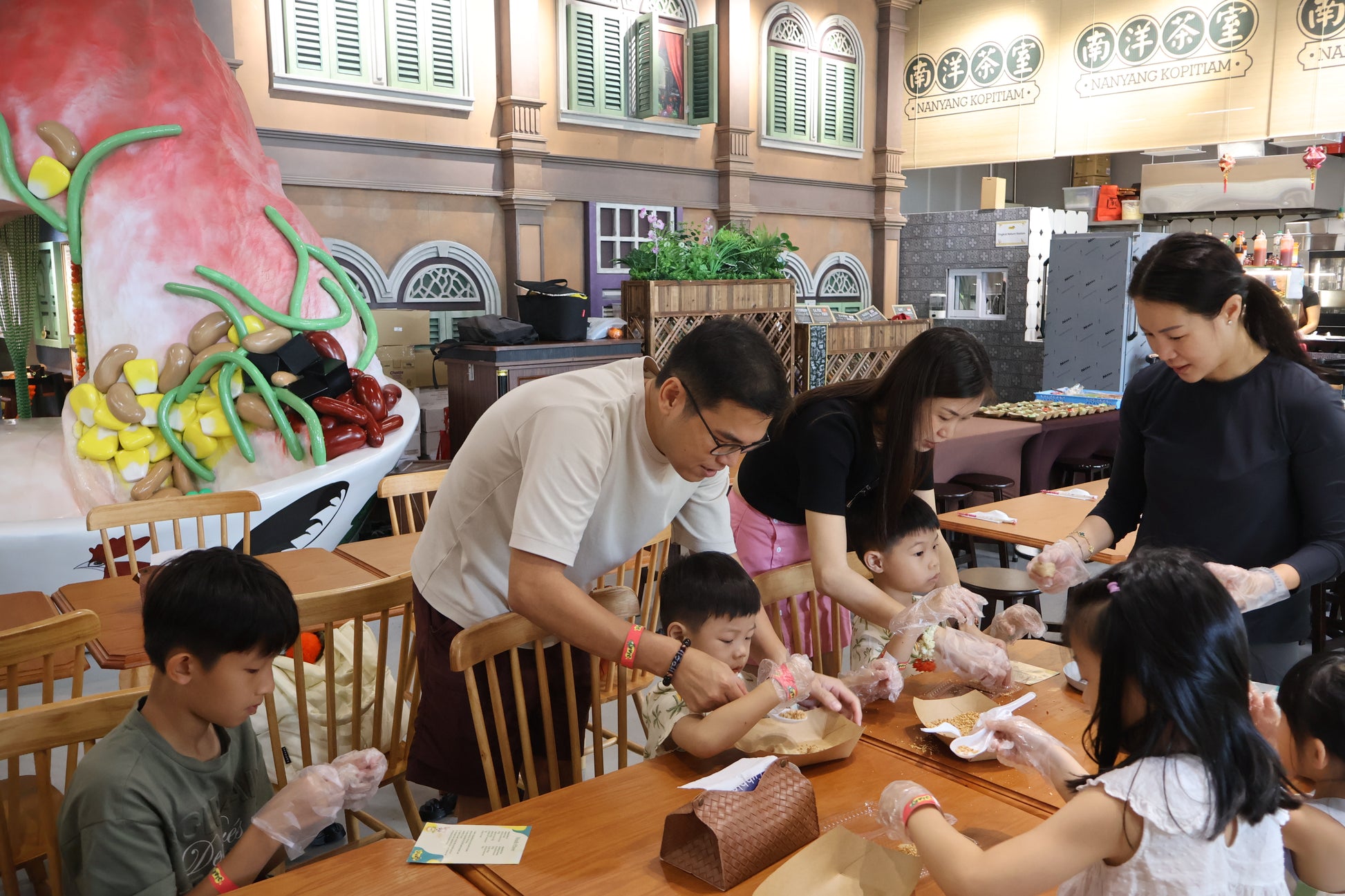 Family Culinary Adventure: Singapore’s Hawker Culture & Food Heritage