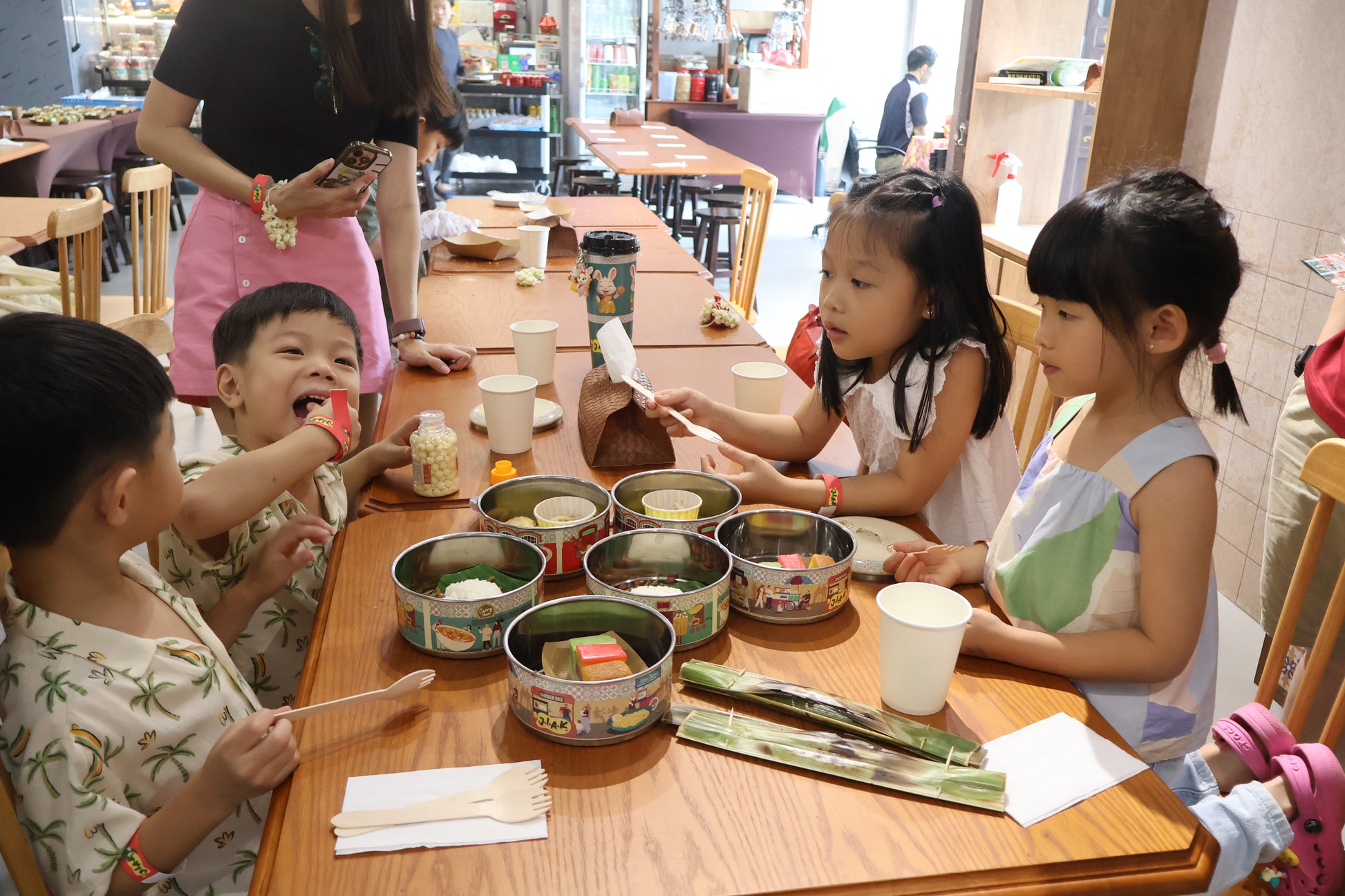 Family Culinary Adventure: Singapore’s Hawker Culture & Food Heritage