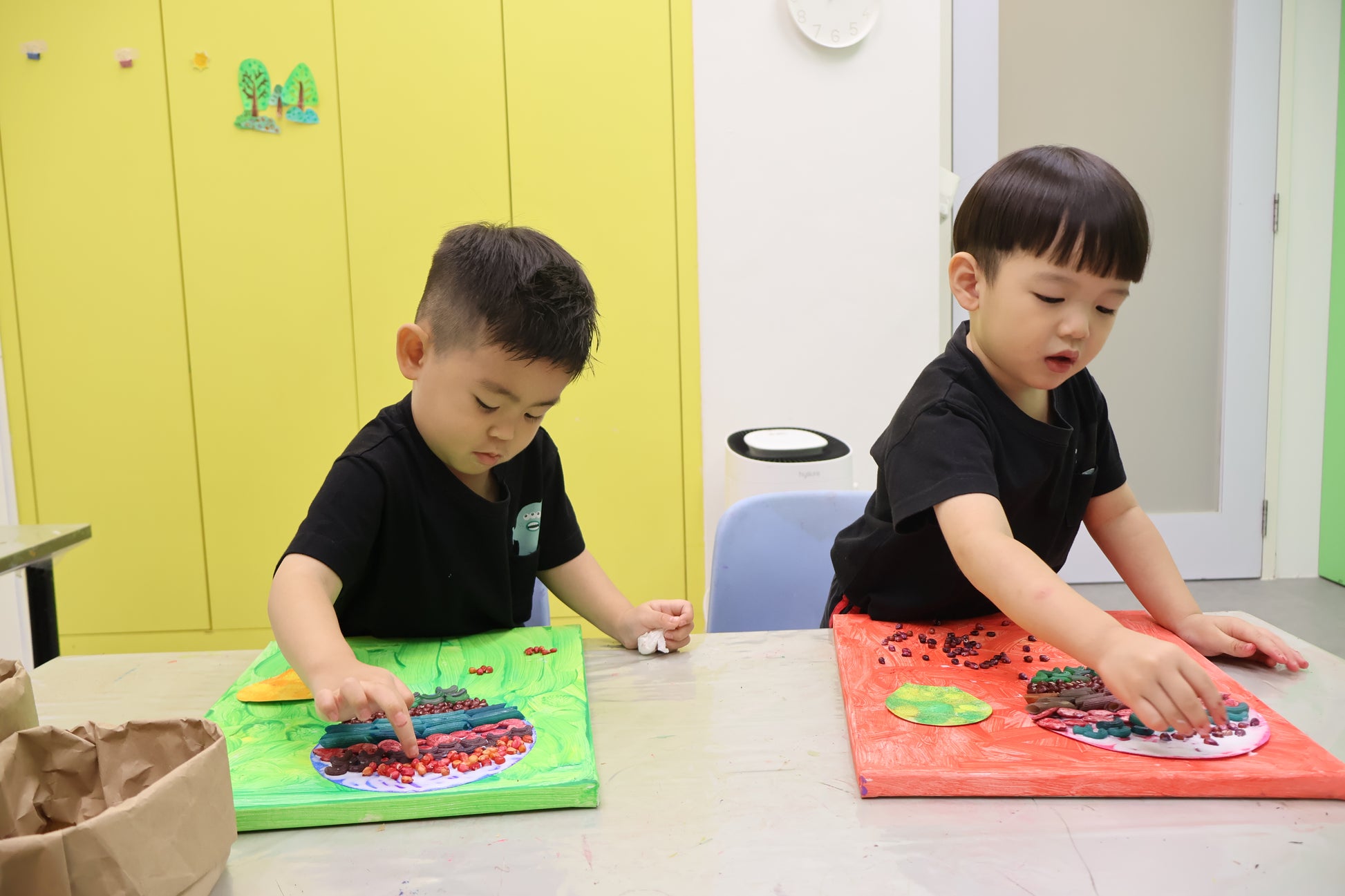 Little Book Explorers: Storytelling Through Art & Play (2 sessions)