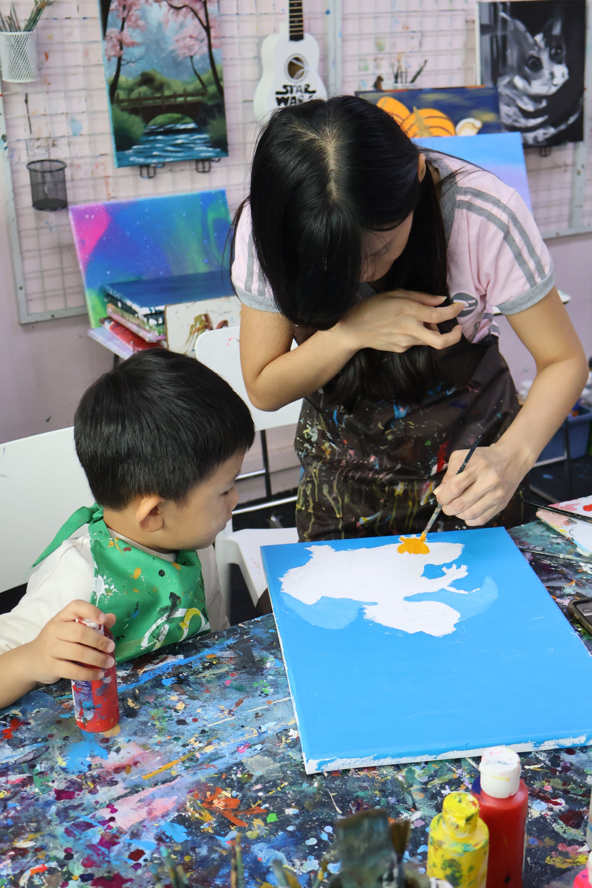 child learn to paint