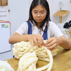 child weaving workshop