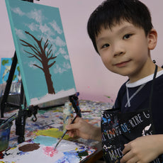 kid learning to draw