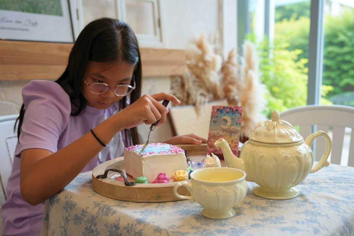 DIY Cake Painting Café Experience