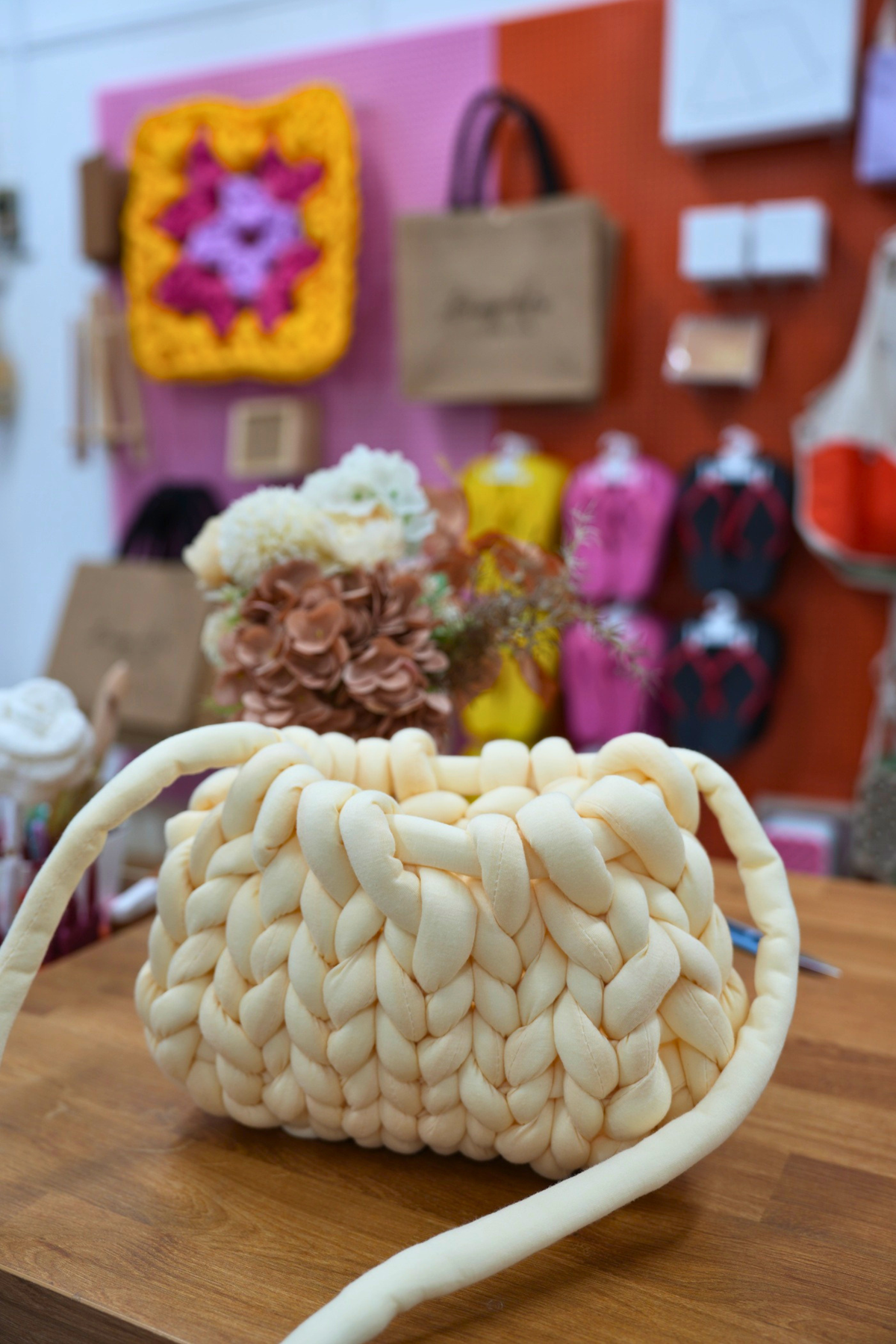 kids_hand_weaving