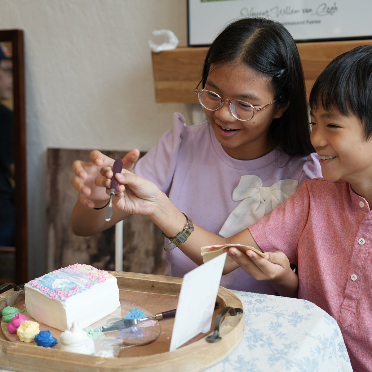kids painting cake art