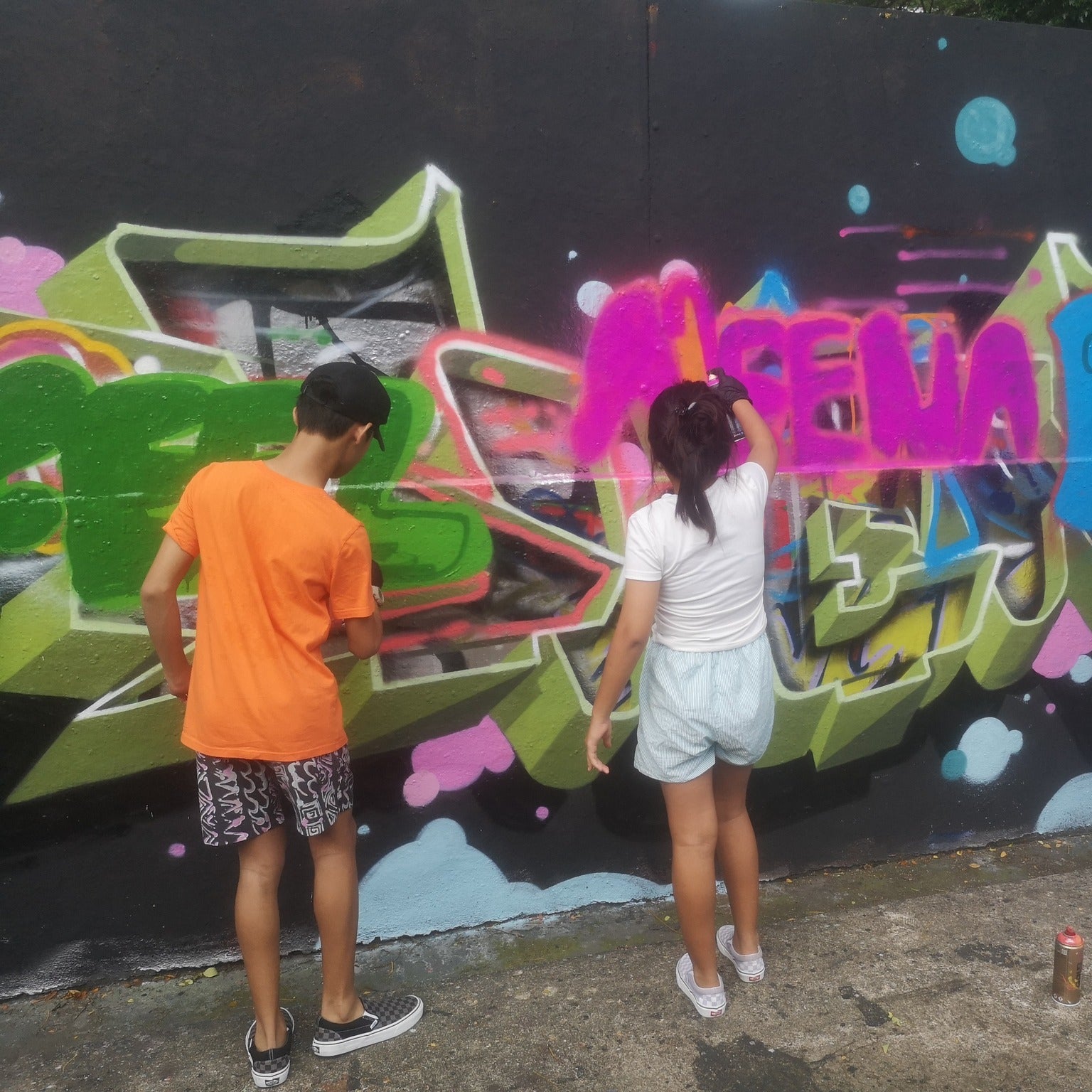 kids spray painting wall art