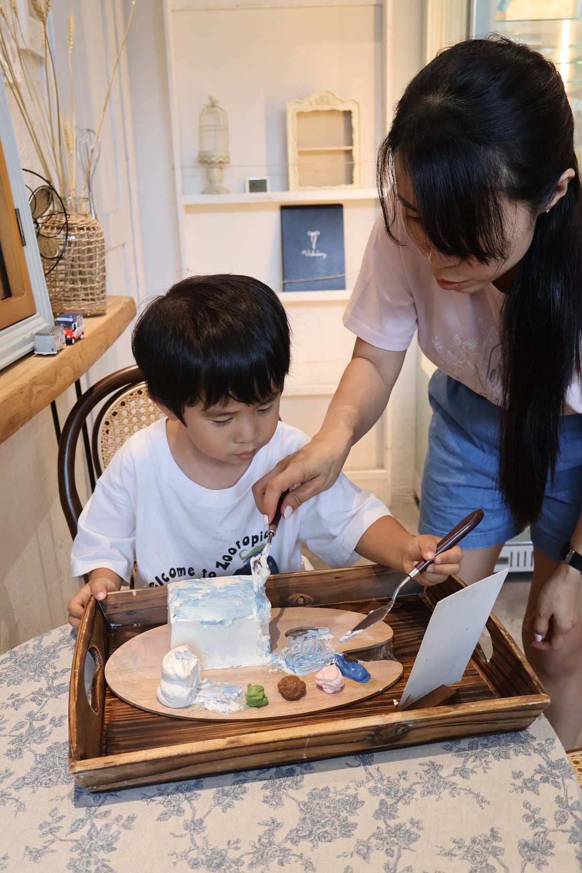 mum and child painting cake