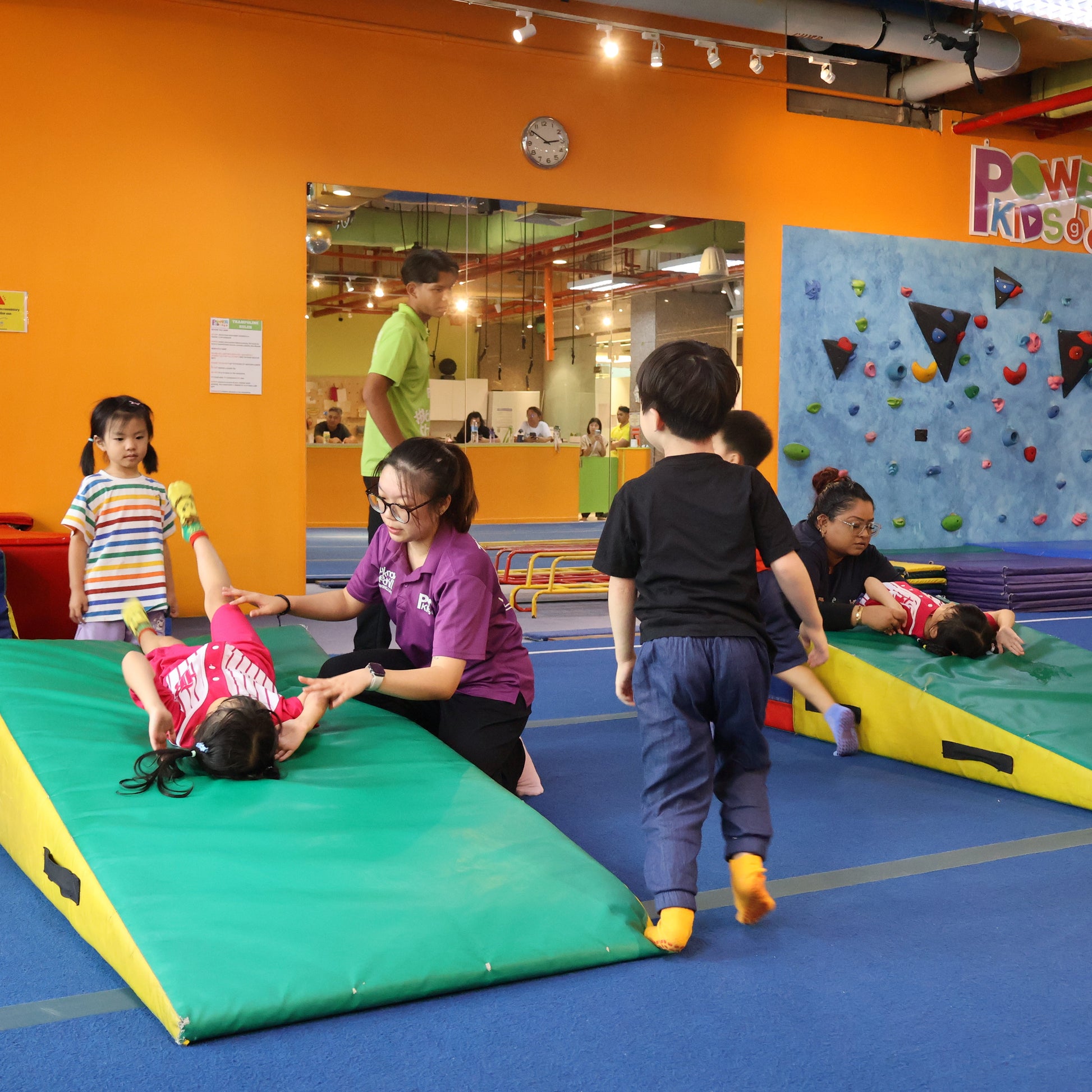 kids gymnastics class